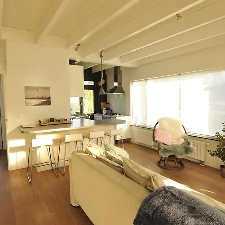 Lovely Beachhouse In