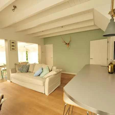 Lovely Beachhouse In *